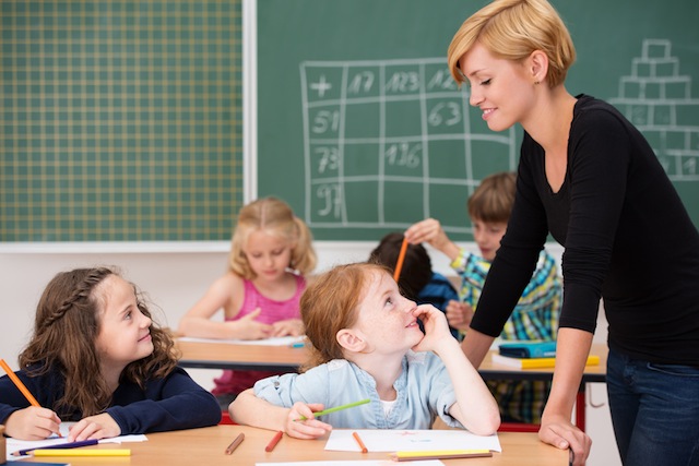 gespräch zwischen lehrerin und schülern
